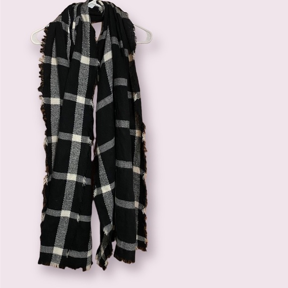 Accessories - Black/White Plaid Scarf, Fringe